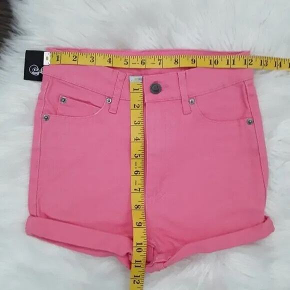 NWT Cheap Monday High-Rise Shorts Size 24 Second Skin Denim Strawberry Pink - Picture 10 of 10